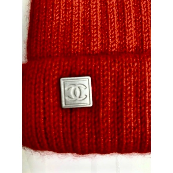 CHANEL Cashmere Red Fingerless Gloves with Silver Logo Accents - Picture 3 of 7